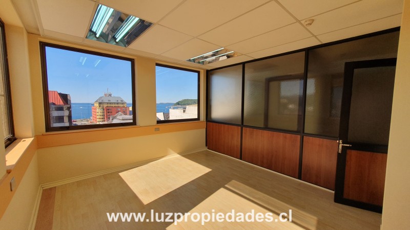 Benavente N°550, Of. 705, Ed. Campanario - Luz Propiedades