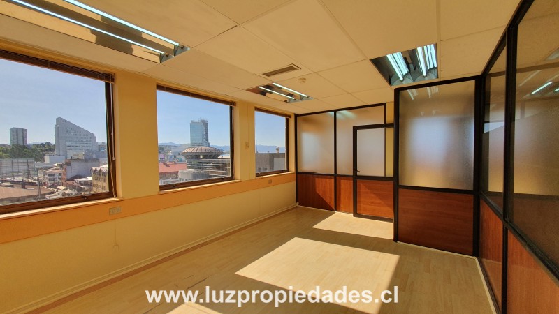 Benavente N°550, Of. 705, Ed. Campanario - Luz Propiedades